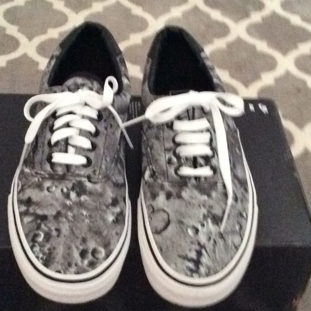 Unisex Limited Edition  Vans size 9!
